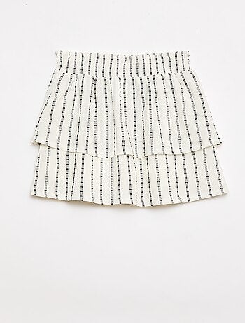 Jupe short à fines rayures verticales