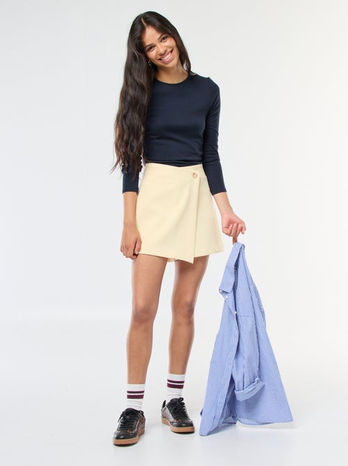 Jupe short asymétrique avec bouton doré - Kiabi