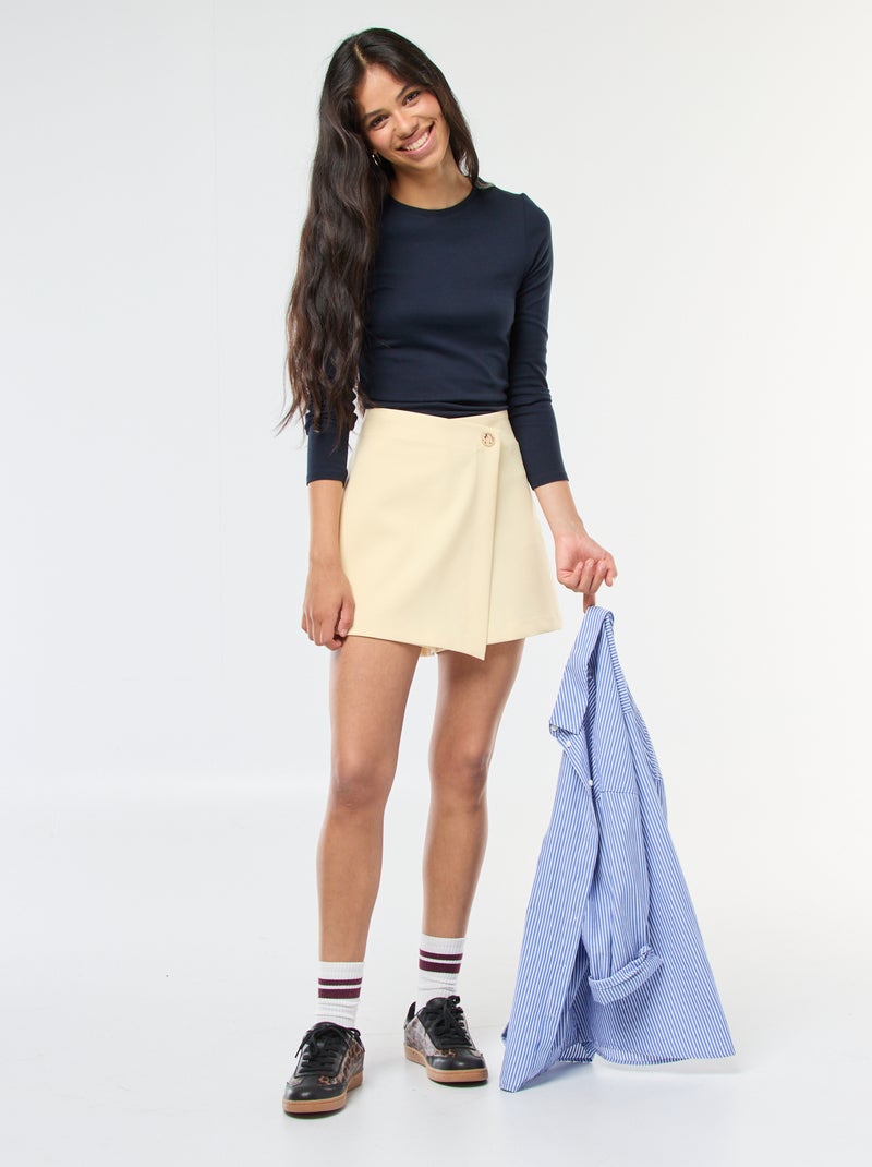 Jupe short asymétrique avec bouton doré Jaune - Kiabi