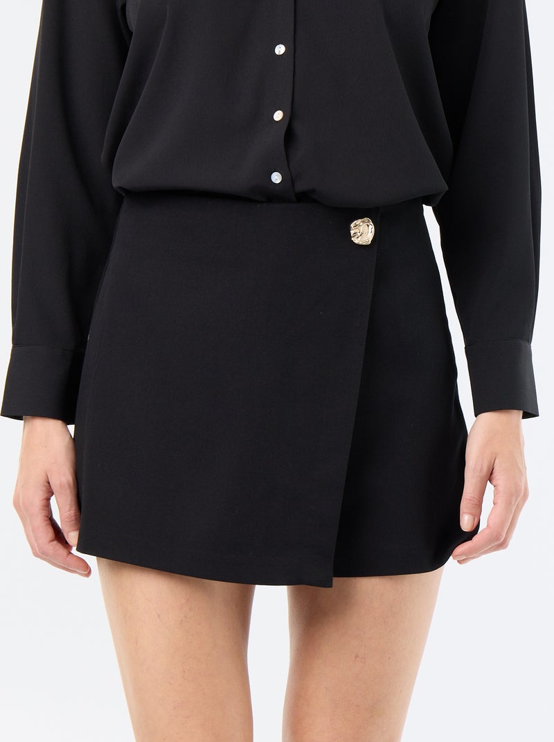 Jupe short avec bijou fantaisie Noir - Kiabi