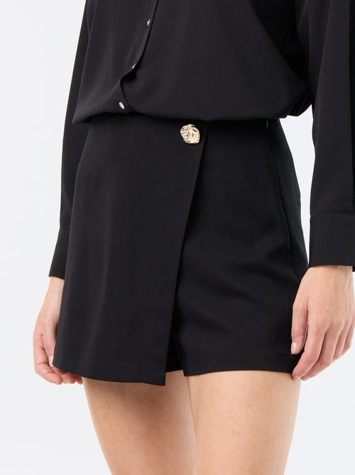 Jupe short avec bijou fantaisie - Kiabi