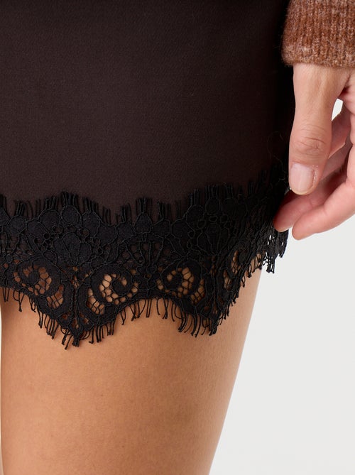 Jupe short avec dentelle à la base - Kiabi