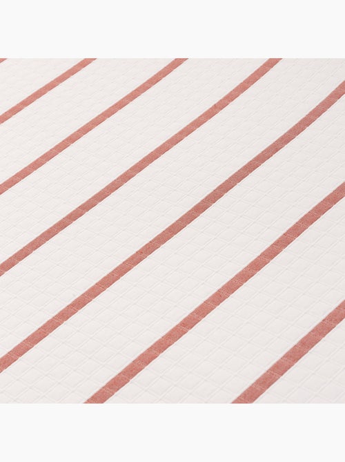 Katoenen bedsprei met streepdessin en getextureerde ruitstof. - Kiabi Katoenen bedsprei met streepdessin en getextureerde ruitstof. - Kiabi