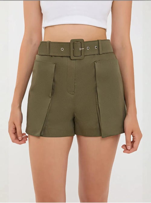 Katoenen shorts met hoge taille, zak en riemdetail hiccup - Kiabi Katoenen shorts met hoge taille, zak en riemdetail hiccup - Kiabi
