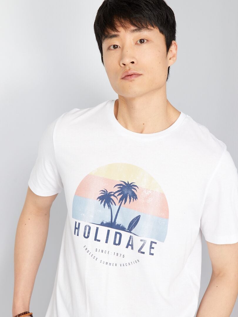 wit t shirt met gouden opdruk