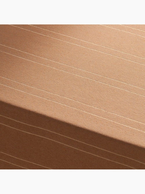 Kersttafelkleed met reliëfstrepen van lurex-garen - gamusi. - Kiabi Kersttafelkleed met reliëfstrepen van lurex-garen - gamusi. - Kiabi