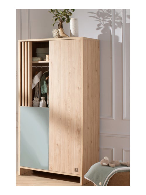 Kleerkast met 2 deuren en 1 open vak met houten lattenwand in zachte eik decor - Kiabi Kleerkast met 2 deuren en 1 open vak met houten lattenwand in zachte eik decor - Kiabi