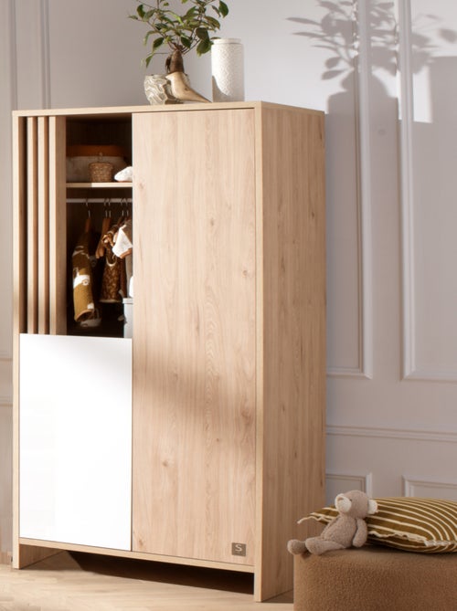 Kleerkast met 2 deuren en 1 open vak met houten lattenwand in zachte eik decor - Kiabi Kleerkast met 2 deuren en 1 open vak met houten lattenwand in zachte eik decor - Kiabi