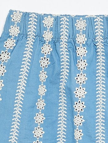 Knielange rok met borduursels