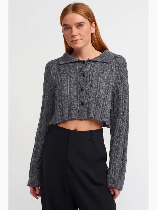 Kort kabelgebreid vest met knopen dilvin - Kiabi Kort kabelgebreid vest met knopen dilvin - Kiabi