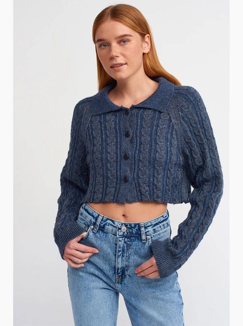 Kort kabelgebreid vest met knopen dilvin - Kiabi Kort kabelgebreid vest met knopen dilvin - Kiabi