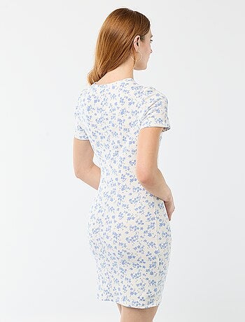 Kort T-shirtmodel met decoratieve knoop