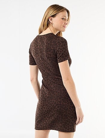 Kort T-shirtmodel met decoratieve knoop