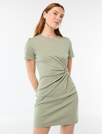 Kort T-shirtmodel met decoratieve knoop