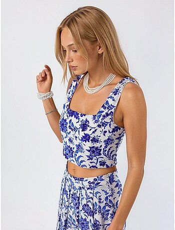 Korte bloemenblouse met vierkante hals busem