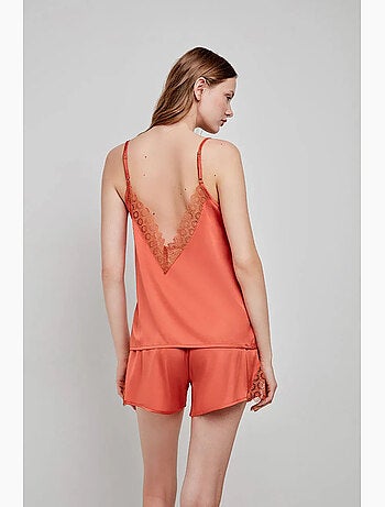 Korte broek van satijnstof en kant details