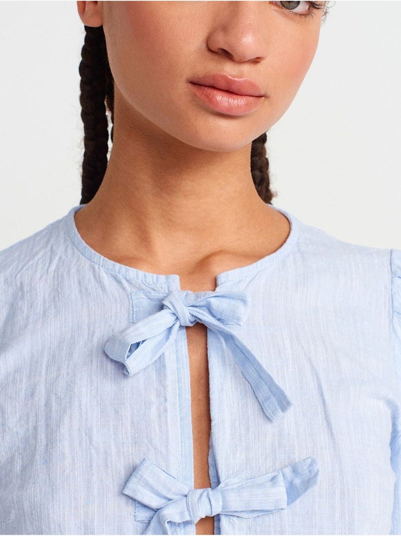 Korte damesblouse met strikdetail dilvin Pastelblauw - Kiabi