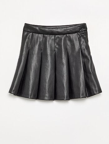 Korte geplooide rok van imitatieleer