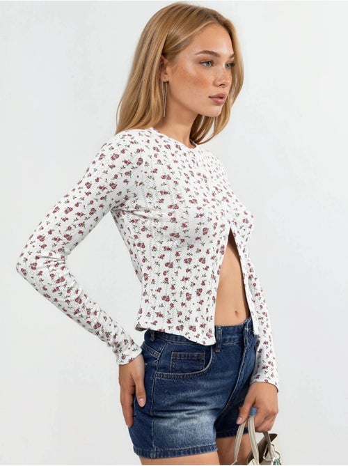 Korte geribbelde blouse met bloemen en knoopsluiting busem - Kiabi