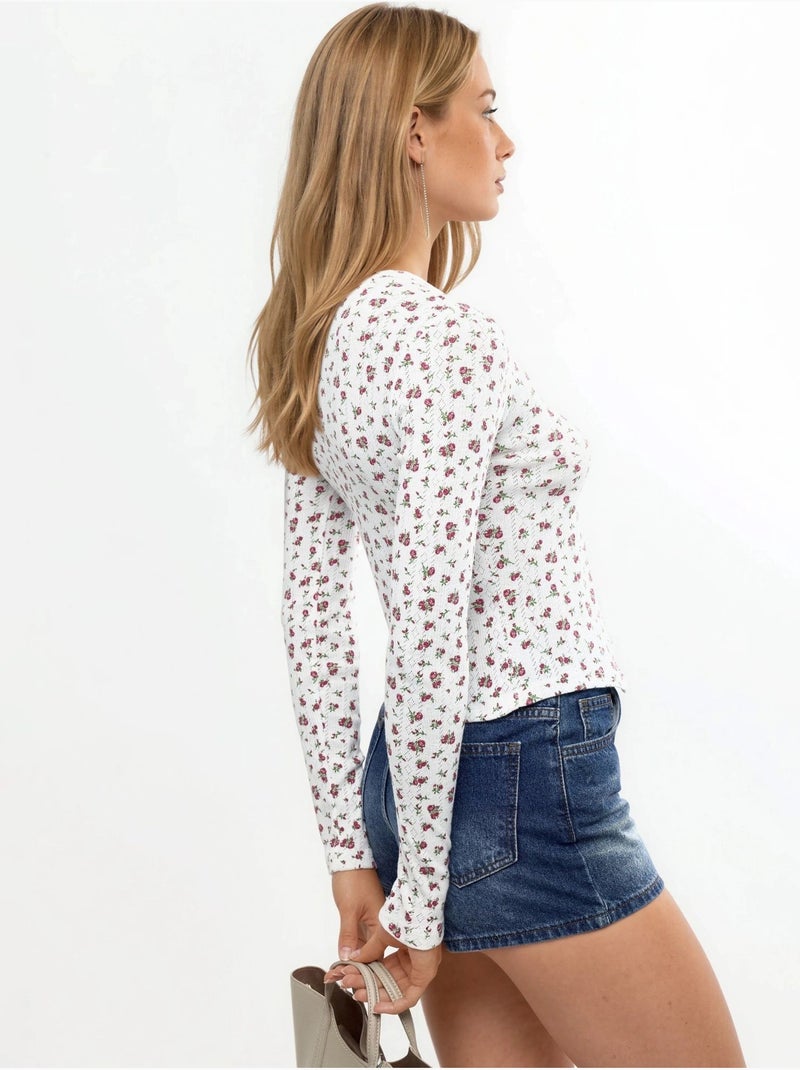 Korte geribbelde blouse met bloemen en knoopsluiting busem Wit - Kiabi