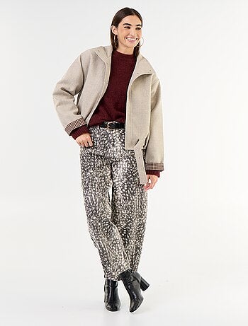 Korte jas met wollook en geïntegreerde riem