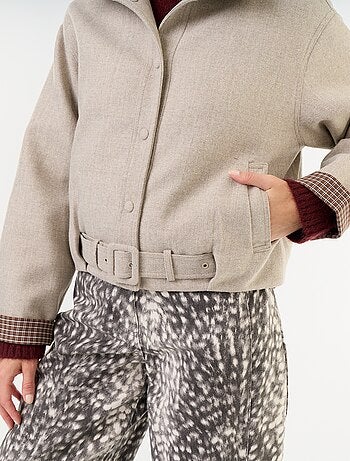 Korte jas met wollook en geïntegreerde riem