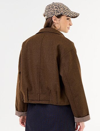 Korte jas met wollook en geïntegreerde riem