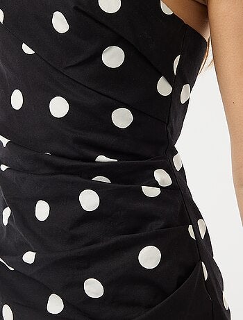 Korte jurk met asymmetrische hals