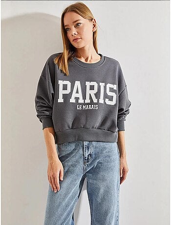 Korte katoenen sweater met ronde hals en tekstprint op de voorkant. Lucci