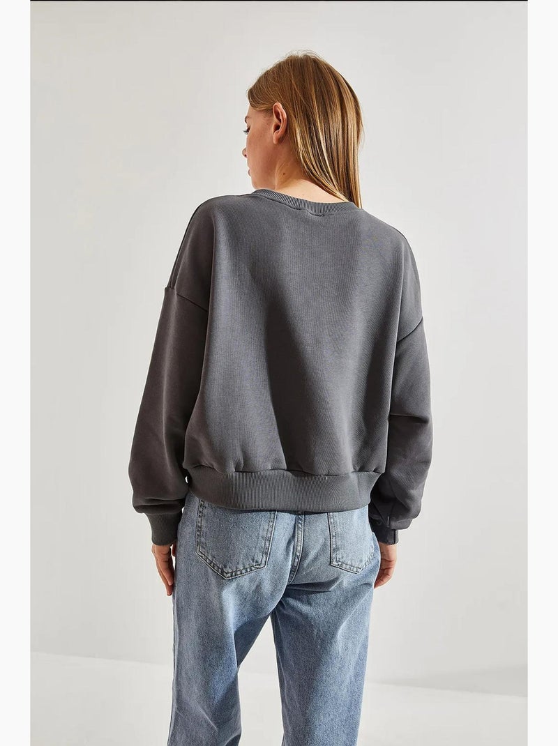 Korte katoenen sweater met ronde hals en tekstprint op de voorkant. Lucci Grijs - Kiabi