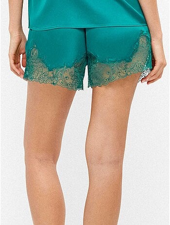 Korte lingerie short in flessengroen met borduursels