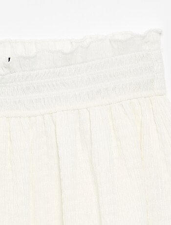 Korte rok in skatermodel met geïntegreerde short