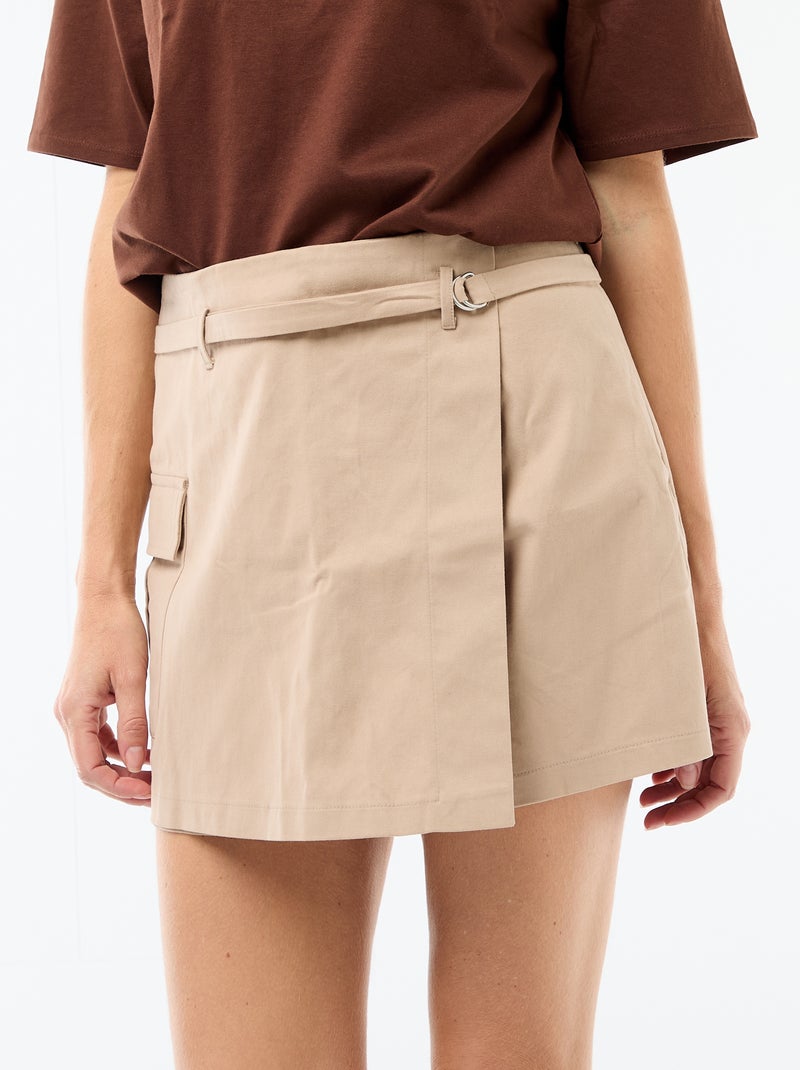 Korte rokshort met riem Biege - Kiabi