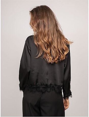 Korte satijnen blouse met kanten rand olenka