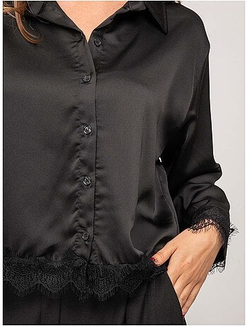 Korte satijnen blouse met kanten rand olenka