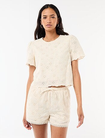 Korte short met Engels borduurwerk van effen katoen