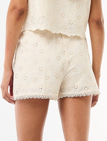 Korte short met Engels borduurwerk van effen katoen