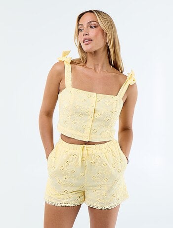 Korte short met Engels borduurwerk van effen katoen