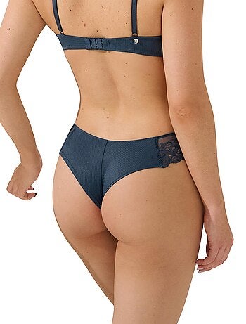 Laag uitgesneden braziliaans delightful