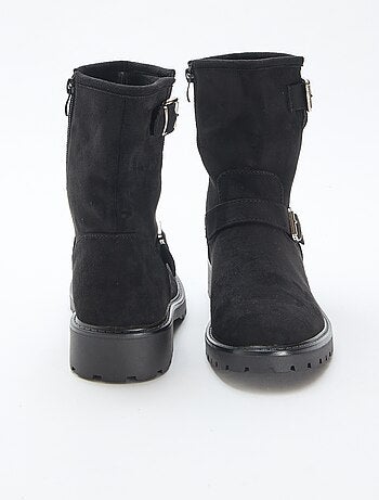 Laarsjes van suedine met gesp