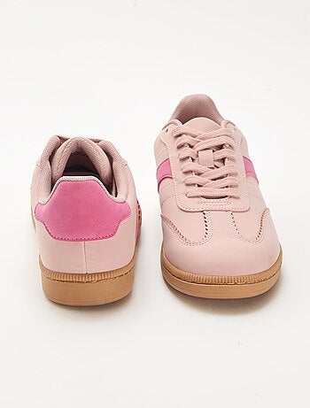 Lage sneakers met contrasterende vlakken