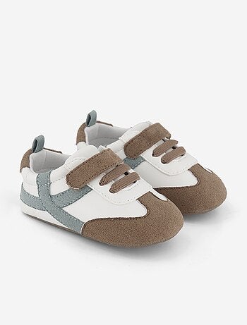 Lage sneakers met klittenband- en vetersluiting