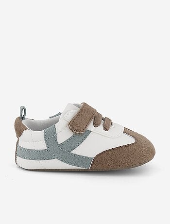 Lage sneakers met klittenband- en vetersluiting