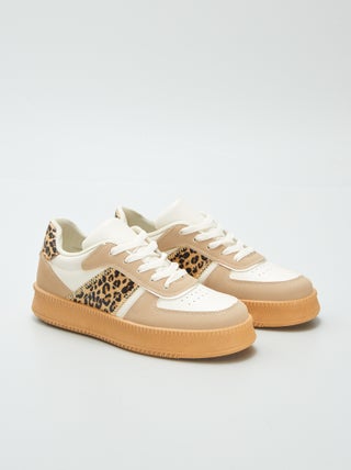 Lage sneakers met luipaardprint