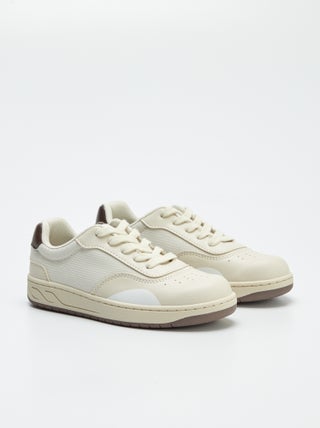 Lage sneakers met veters