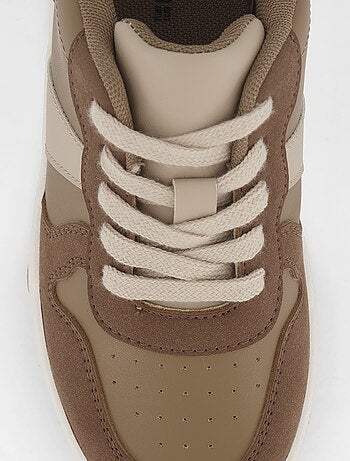 Lage sneakers met veters