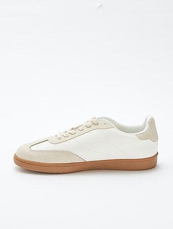 Lage sneakers met veters