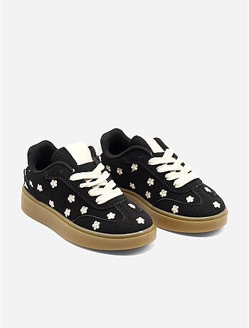Lage sneakers met veters