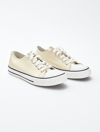 Lage sneakers van goudkleurig imitatieleer