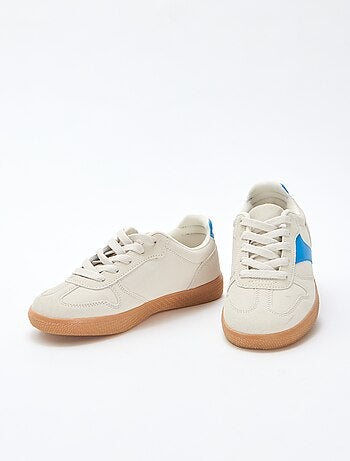 Lage sneakers van suède met contrasterend inzetstuk